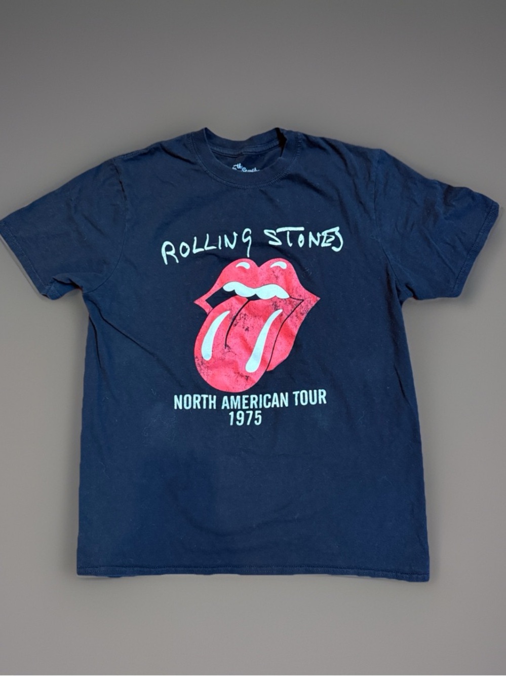 Rolling Stones sz L Black Tee with Red Lips Mouth White Script Label
